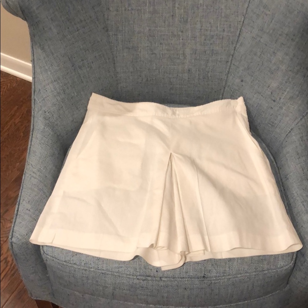 Theory linen white shorts